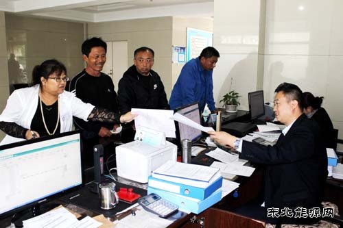 佳热电厂热力公司：“三个提升”开展收费窗口文明服务活动