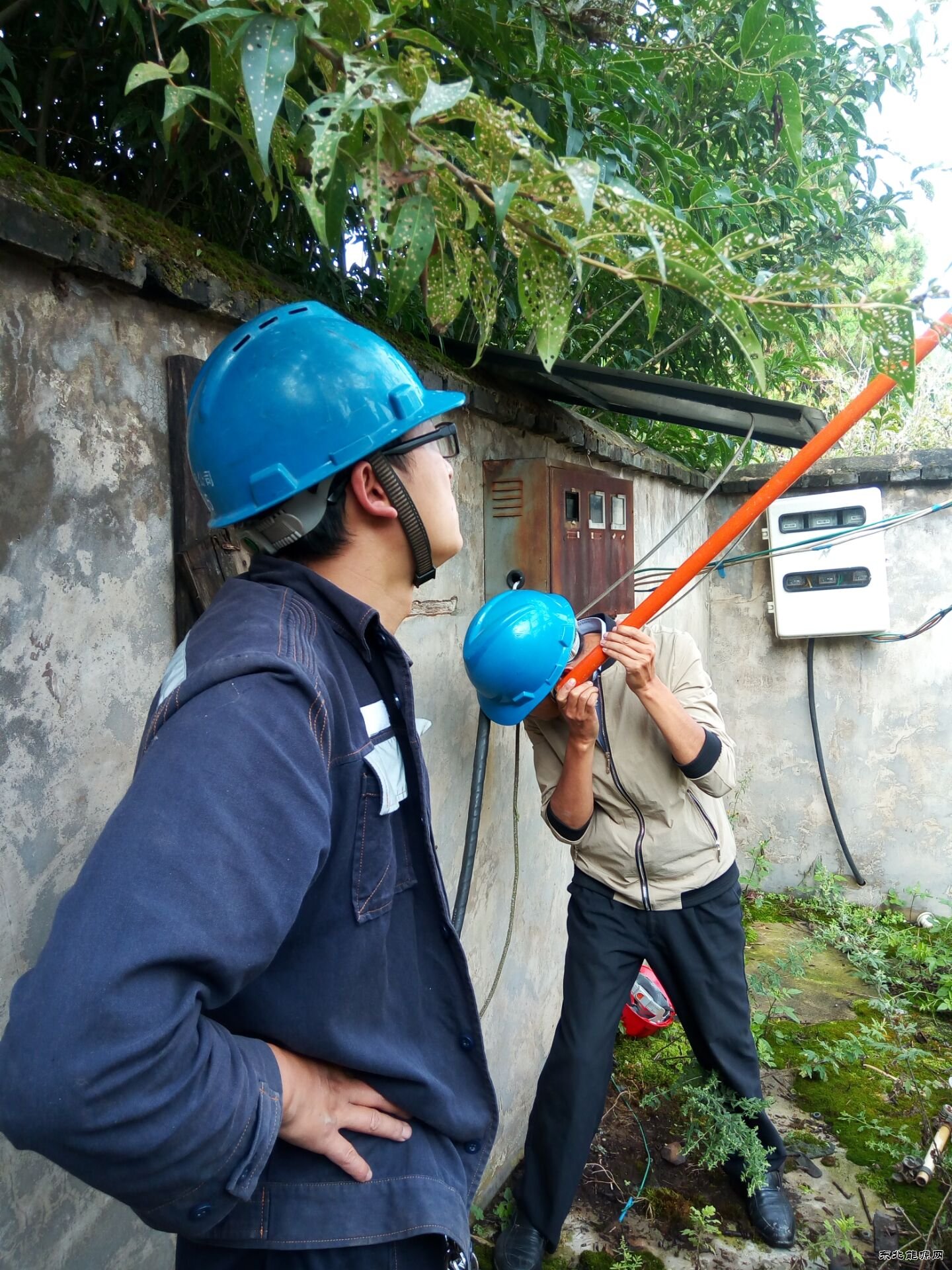 会泽金钟供电所紧急处理加油站故障变压器保证客户正常营业