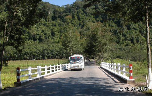 云南西双版纳路政支队积极开展2018年“平安交通百日行动”