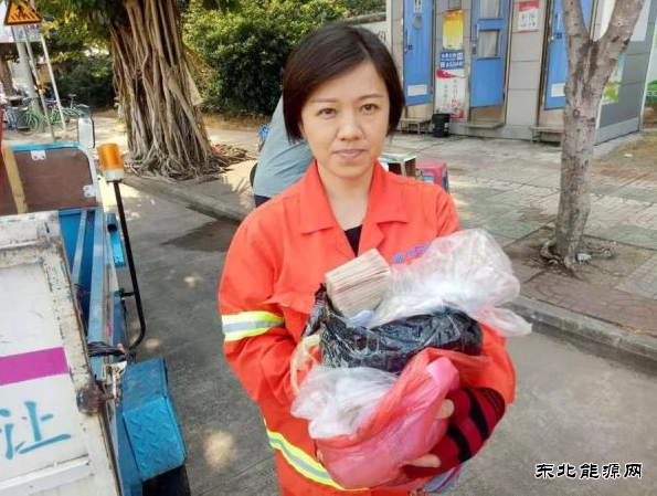 环卫工捡到14万交派出所归还失主 婉拒2万酬金