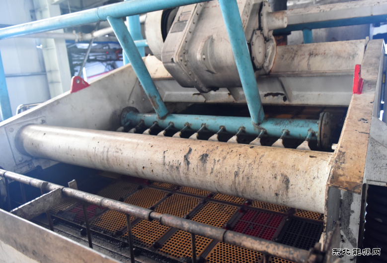 潞安集团李村煤矿创新设计块煤脱泥筛“跌落盒”