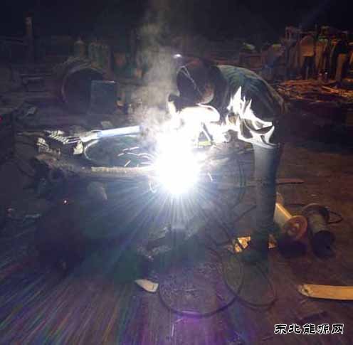 轿子山煤矿：组织检修采煤机