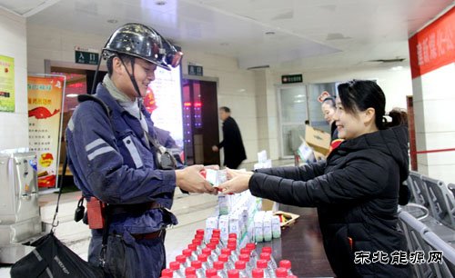 井口慰问送温暖  巾帼柔情助百安