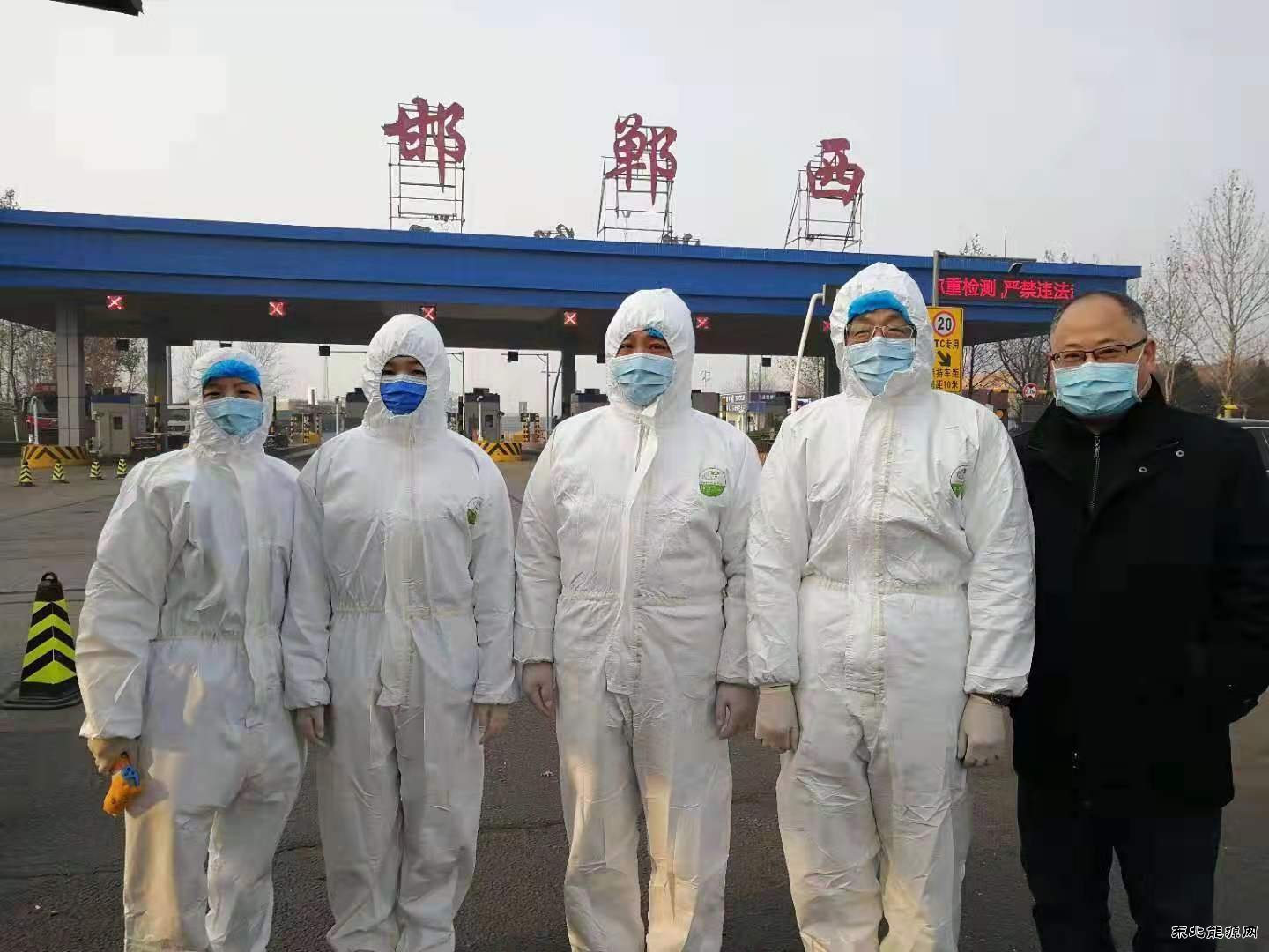 向奋战在疫情一线的最美“逆行者”致敬！