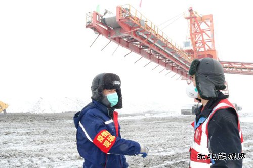 南露天煤矿打通1#半连续输岩系统复工复产“最后一公里”