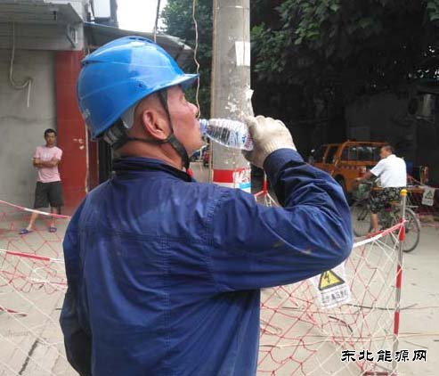 国网四川广汉市供电公司：烈日下抢修  为高考护航