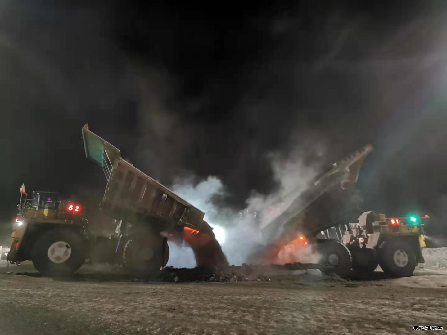 内蒙古南露天煤矿：加强夜班生产组织保煤炭破碎