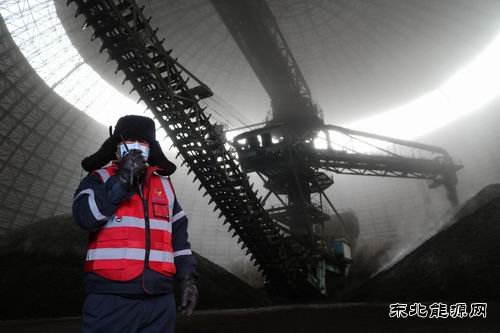 南露天煤矿上下一心 迎难而上春节期间煤炭外运再创新高