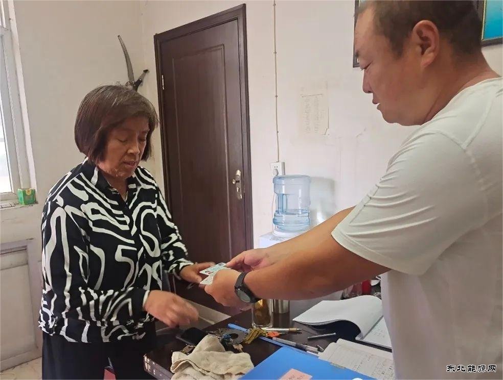 蒲白中心社区：拾金不昧暖人心  共产党员显担当