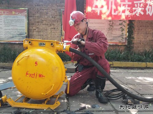 新闻照片：牛儿庄采矿公司开展电器开关敷线实操比赛