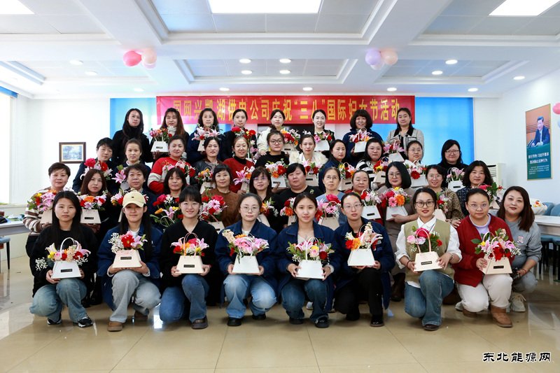 兴凯湖供电公司：巧手插花庆“三八”巾帼逐梦绽芳华