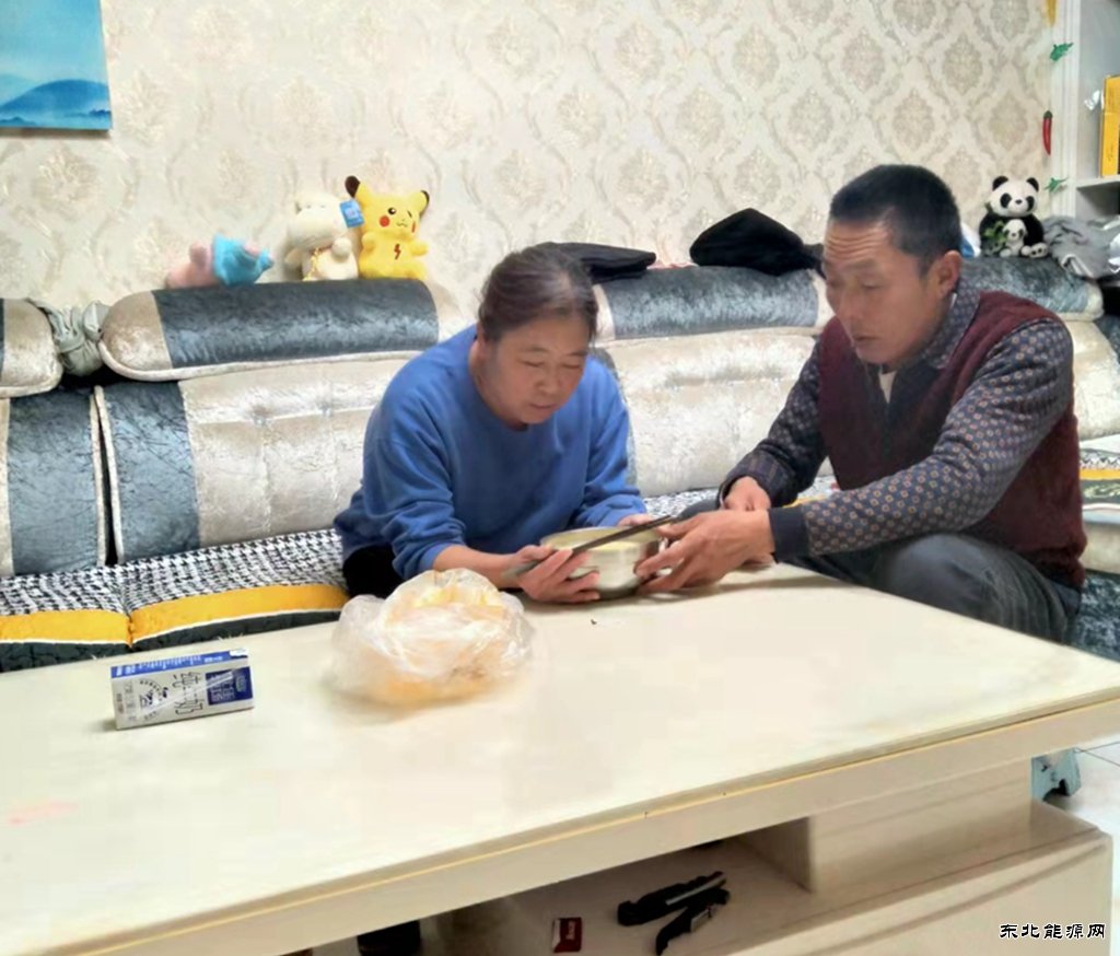 照顾病妻十八年 坚韧撑起幸福家