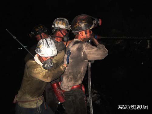 图文：煤矿深处的璀璨星光