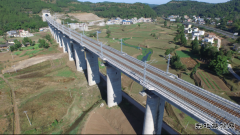 特写：巴山蜀水建铁路  奋战兰渝拓通途