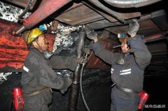 “寒流”中青春涌动 挺过真英雄