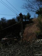 会泽五星供电所移400伏电杆保用户顺利建房