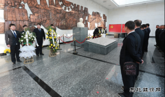 兴凯湖电业局：清明前夕组织党团员瞻仰祭扫王震将军烈士墓