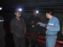 图片新闻 转变作风服务一线