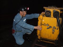 龙煤七矿公司向阳煤矿拉网式开展安全隐患专项排查