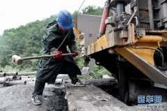 山西晋城煤矿透水事故：水位下降3.88米 投送食物5次