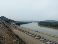 越是艰险越向前