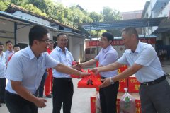 中铁二十一局集团：工会送清风清凉到江西昌赣客专12标“热战”工