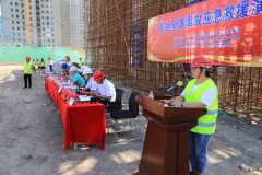 新疆乌鲁木齐东二环二标一分部进行高处坠落事故应急救援演练