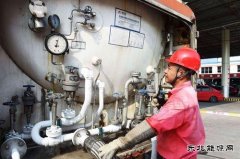 西宁加气站：冰火两重天 全力保供气
