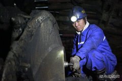 下石节矿党员干部模范带头打造实干兴矿“风景线”