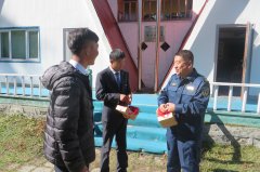 布尔津地方海事局中秋慰问辖区水运企业船员