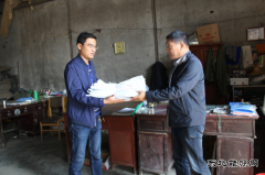 兴凯湖电业局：局工会主席唐文德到庆丰供电局送温暖