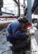 焊烤前胸暖 雪打后背寒