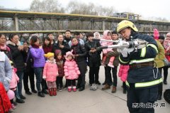 呵护幼苗安全成长