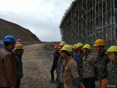 贵州双龙项目首座桥梁现浇梁安全浇筑