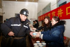 古城煤矿：元宵佳节送平安