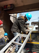 会泽金钟供电所优质服务让联通营业厅有电用