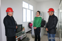 兴凯湖电业局：局党委书记李铁柱深入三丰变施工现场检查指导工作