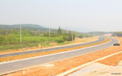 中交三航局三公司金坛项目部一年完成八条道路施工任务