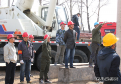 兴凯湖电业局：局领导到66KV红旗变春检现场检查指导工作