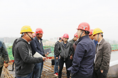 贵州双龙航空港路项目开展五一节前安全大检查