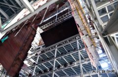 河北省最大燃煤发电机组3号炉受热面折焰角顺利吊装