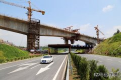中铁二十一局：江西昌赣客专跨兴赣高速特大桥月底合龙全桥完工