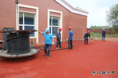 新闻故事 为了孩子们上学