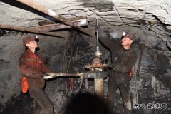 龙煤向阳矿六井90603掘进队十余年无事故