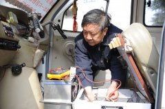 酷爱发明的“电”大爷