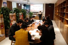 这里有一盏灯24小时为你亮着……