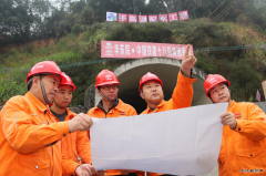 千岛湖畔，辛勤劳动迎新年