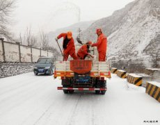 武山公路管理段积极应对降雪天气防滑保畅通