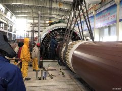 中国能建承建的河北省首台百万火电3号发电机转子穿装就位