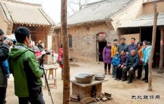 洛阳热电：为扶贫村民拍摄“全家福”